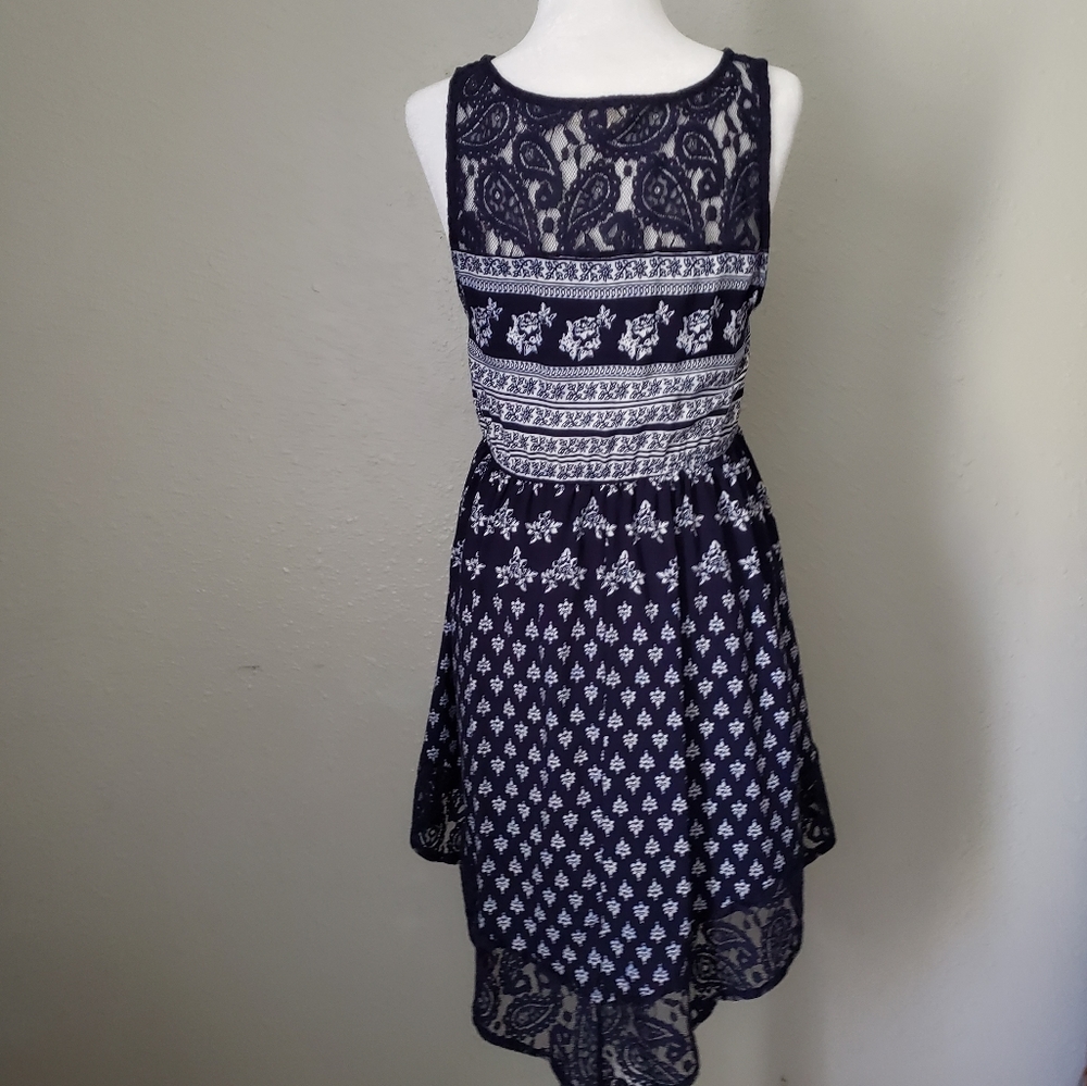 Entro blue / white floral lace edged trend… - Picture 2 of 7